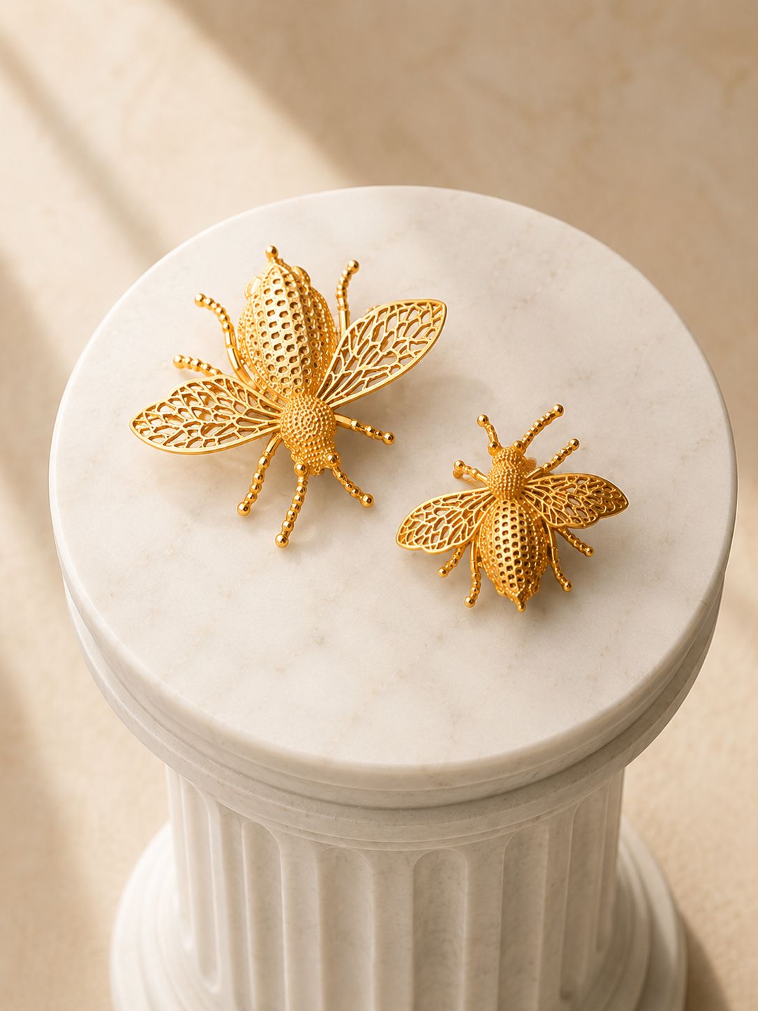 GOLD BEE BROCHE